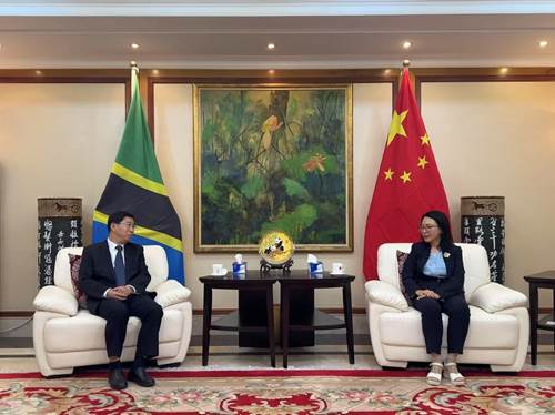https://news.swufe.edu.cn/__local/5/78/E8/25B09BACE52F8C93D61E552DE7F_03045B25_3AA14.jpg